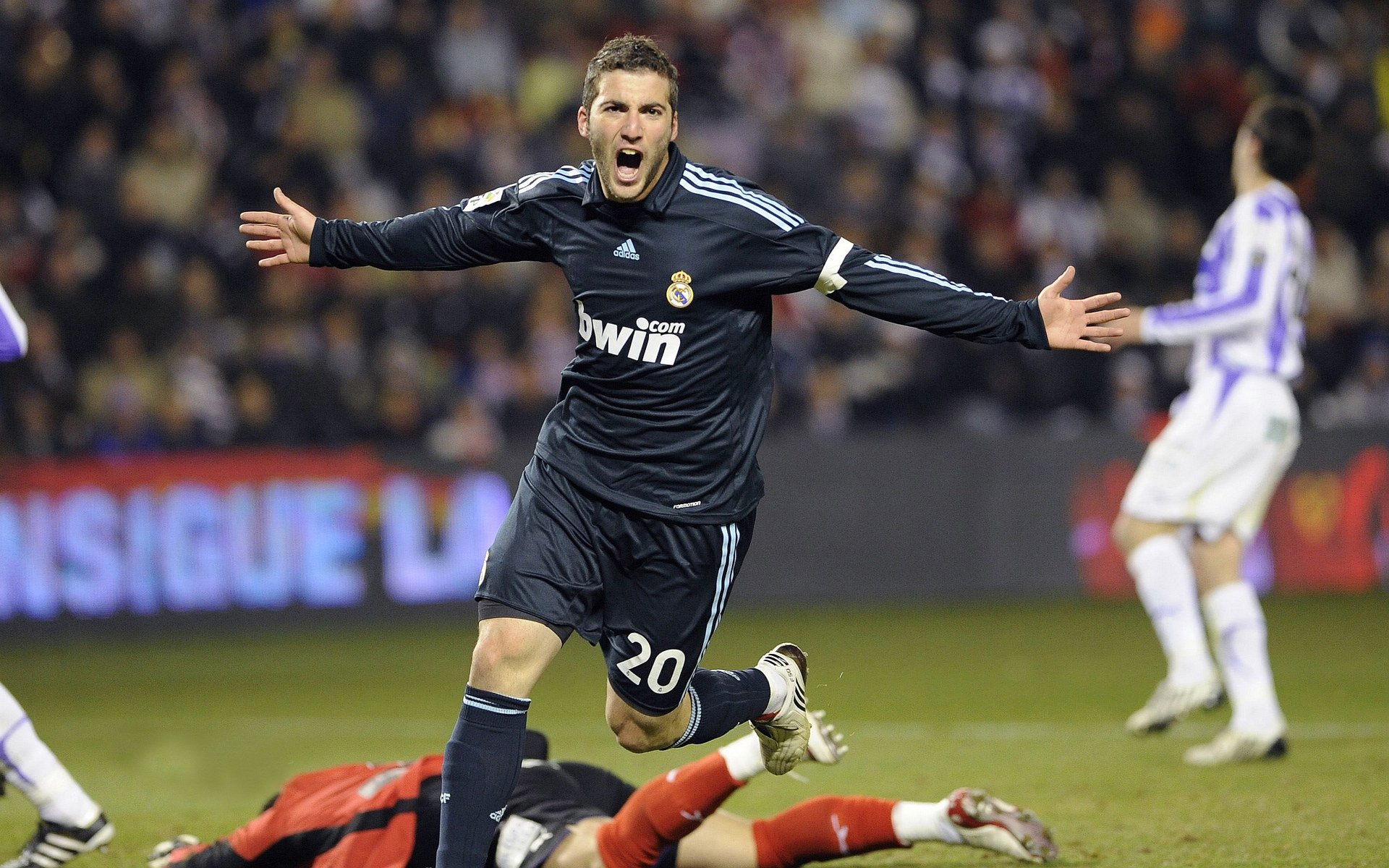 开云全站下载-南锡客场战平斯特拉斯堡，艰难保持不败，蜜蜂什么时候分家